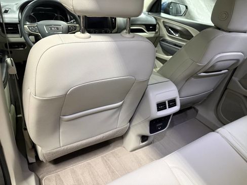 Used 2024 GMC Terrain Denali w/ Denali Premium Package AWD/4WD image 19