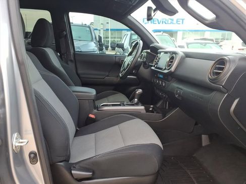 Used 2021 Toyota Tacoma TRD Off-Road image 17