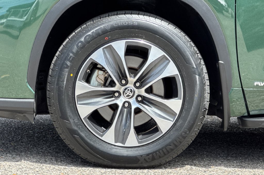 Used 2025 Toyota Highlander XLE AWD/4WD image 27