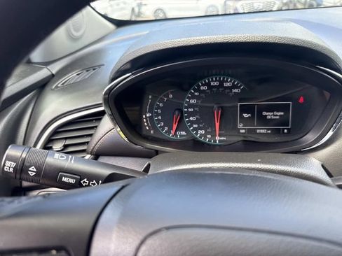 Used 2022 Chevrolet Trax LT w/ LT Convenience Package AWD/4WD image 31