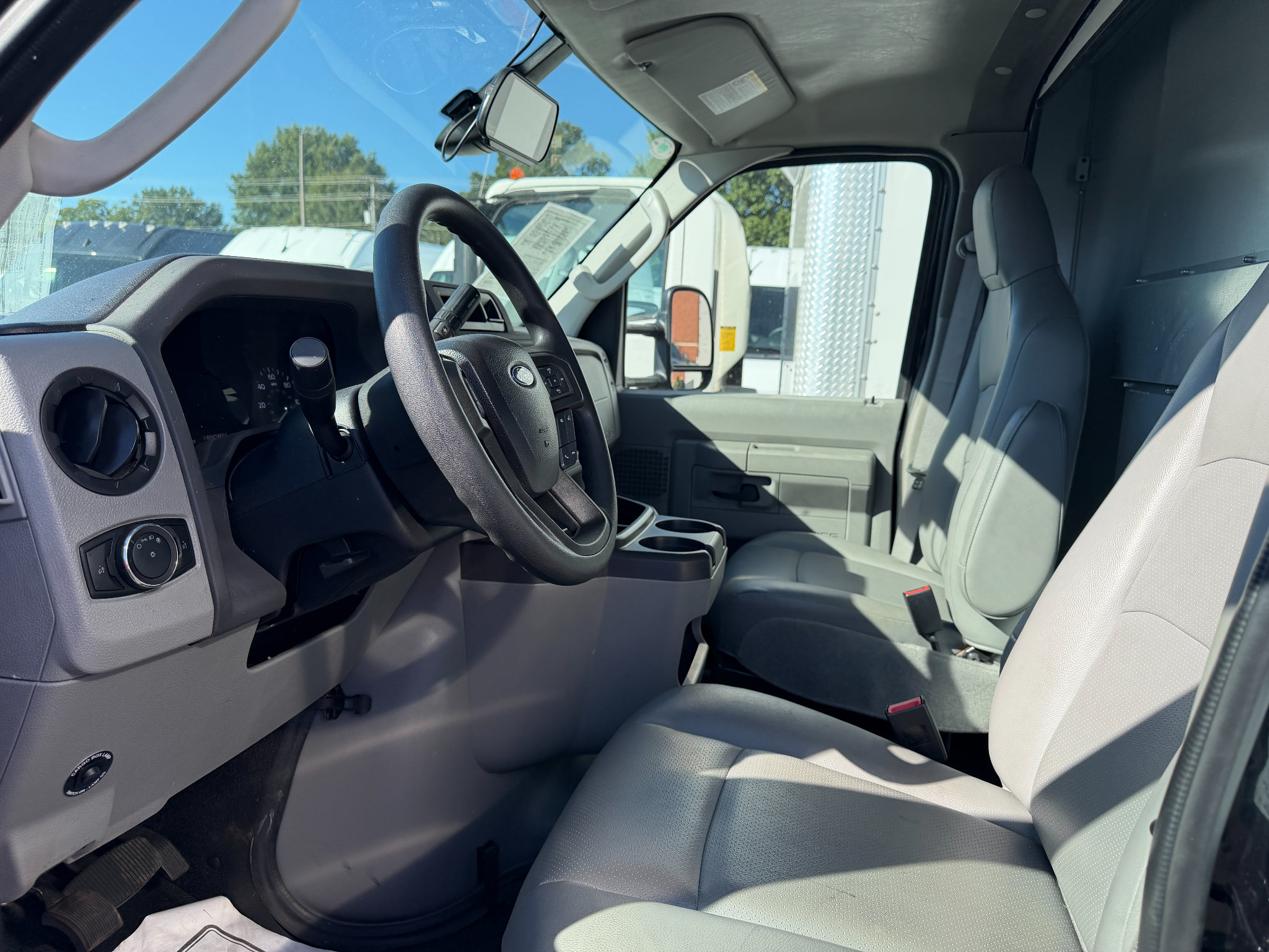 Used 2026 Ford E-450 and Econoline 450 Super Duty RWD image 5