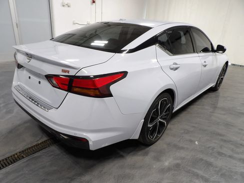 Used 2023 Nissan Altima 2.5 SR w/ SR Premium Package FWD image 6
