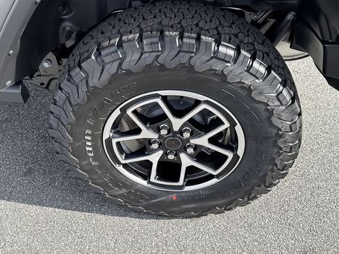 New 2026 Jeep Wrangler Unlimited Rubicon w/ Steel Bumper Group image 24