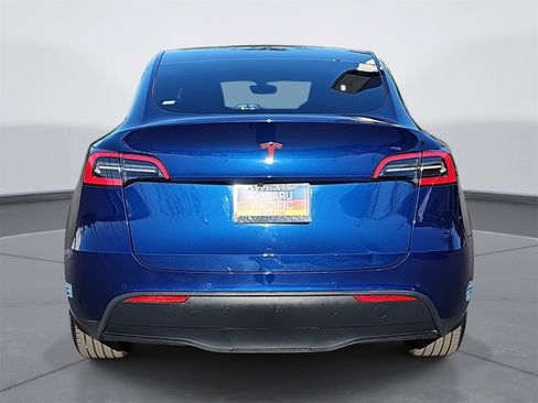Used 2021 Tesla Model Y Long Range image 4