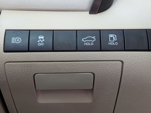 Used 2020 Toyota Camry LE image 12