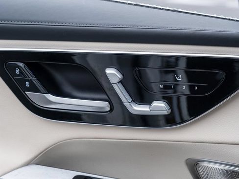 Used 2023 Mercedes-Benz GLC 300 4MATIC w/ Exclusive Trim Package image 13