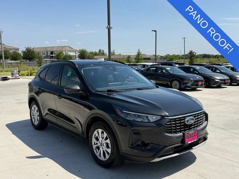 Used 2025 Ford Escape Active w/ Tech Pack #1 FWD image 1