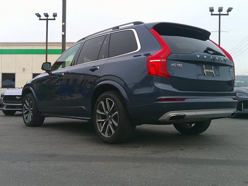 Used 2019 Volvo XC90 T6 Momentum image 5