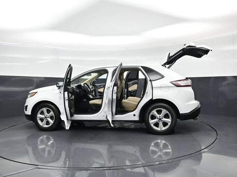 Used 2017 Ford Edge SE FWD image 29