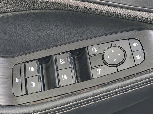 Used 2023 Nissan Rogue SV image 24