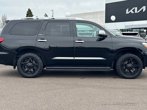 Used 2018 Toyota Sequoia Platinum image 3