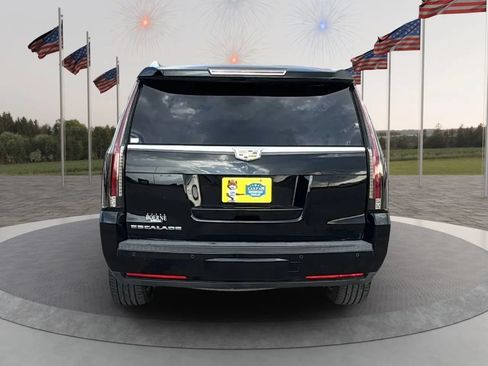 Used 2016 Cadillac Escalade Platinum RWD image 4