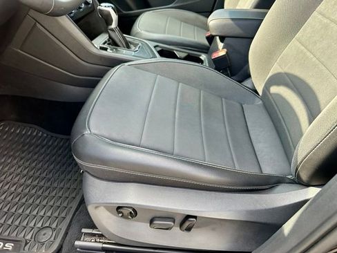 Certified 2022 Volkswagen Taos SE FWD image 14
