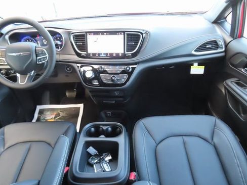 New 2026 Chrysler Pacifica Select image 24