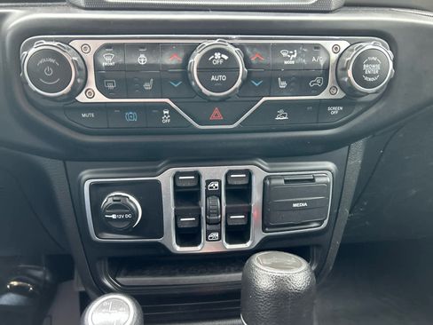 Used 2023 Jeep Wrangler Unlimited w/ Cold Weather Group image 24