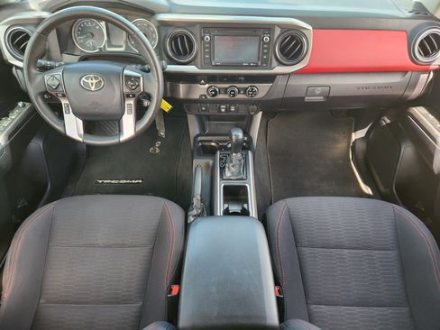 Used 2018 Toyota Tacoma SR5 RWD image 25