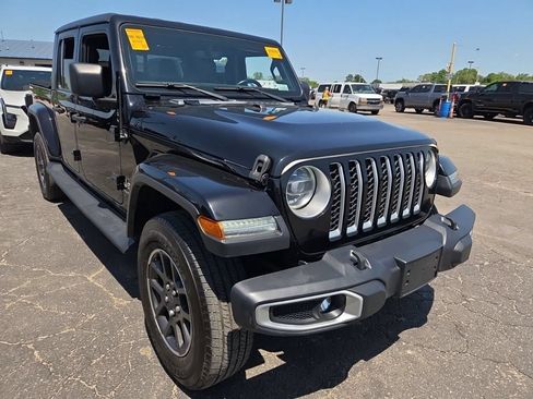 Used 2020 Jeep Gladiator Overland w/ Uconnect 4C Nav & Sound Group AWD/4WD image 3