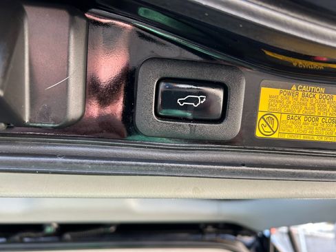 Used 2015 Lexus LX 570 4WD image 19