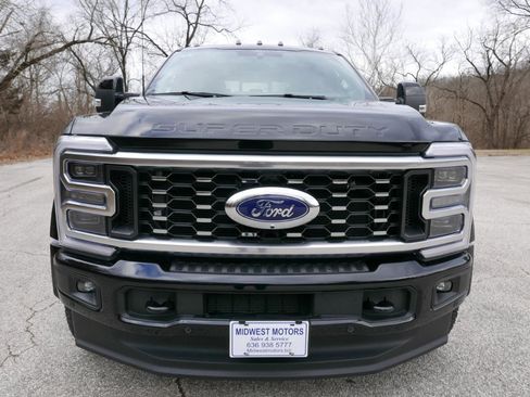 Used 2026 Ford F450 Platinum w/ FX4 Off-Road Package image 3