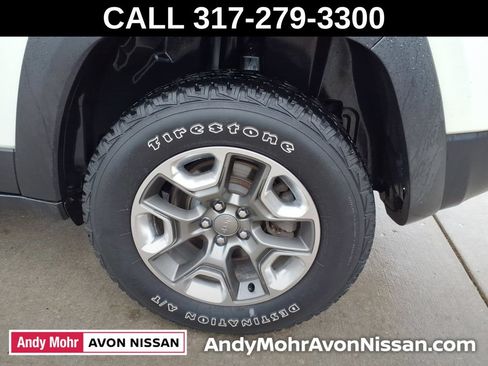 Used 2019 Jeep Cherokee Trailhawk w/ Cold Weather Group AWD/4WD image 12