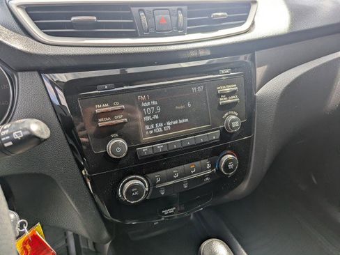 Used 2014 Nissan Rogue S image 17