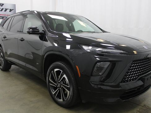 Used 2025 Buick Enclave Sport Touring image 3