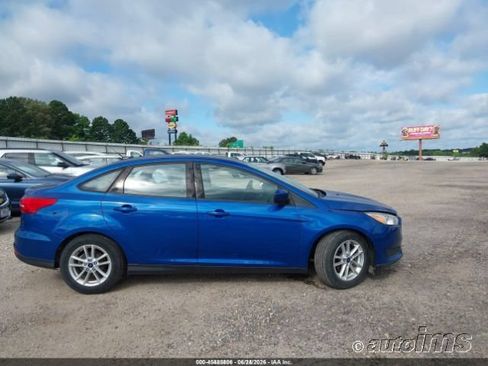 Used 2018 Ford Focus SE FWD image 4