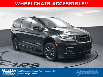 Used 2022 Chrysler Pacifica Touring-L w/ S Appearance Package