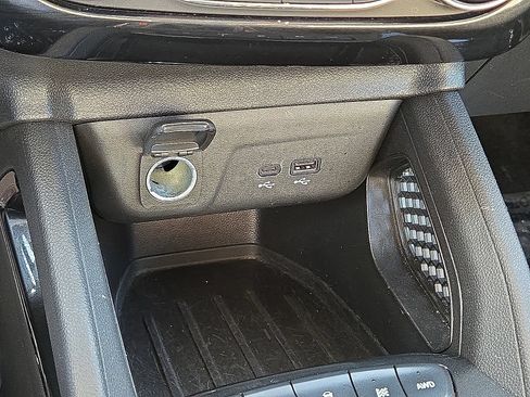 Used 2025 Chevrolet TrailBlazer LT AWD/4WD image 29