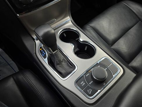 Used 2020 Jeep Grand Cherokee Limited w/ Trailer Tow Group IV image 26