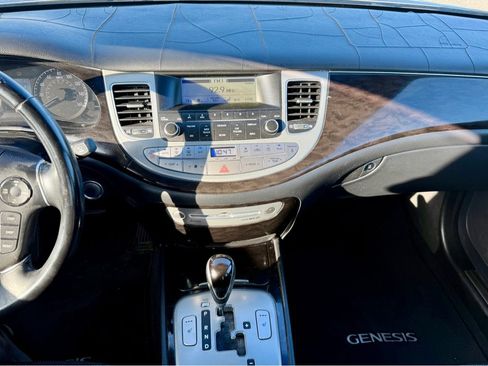 Used 2012 Hyundai Genesis 3.8 image 11