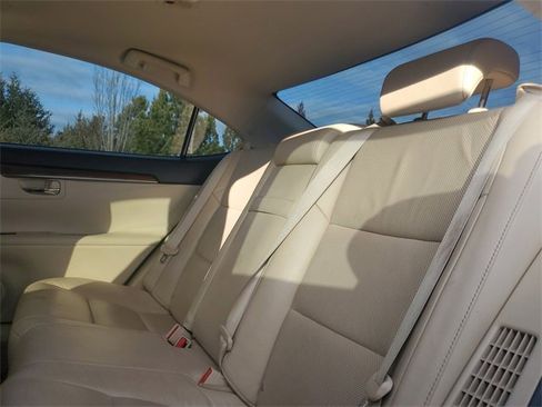 Used 2013 Lexus ES 300h image 9