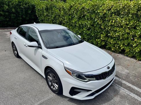 Used 2020 Kia Optima LX image 3
