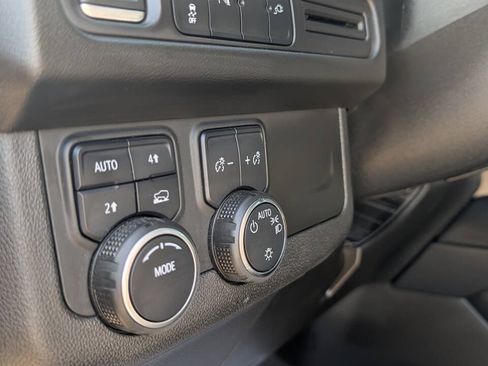 Used 2022 Chevrolet Suburban LS AWD/4WD image 18
