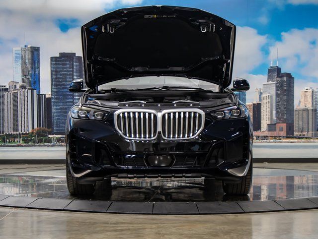 Used 2026 BMW X5 xDrive50e w/ M Sport Package AWD/4WD image 4