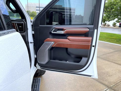 Certified 2024 GMC Sierra 3500 Denali Ultimate AWD/4WD image 16