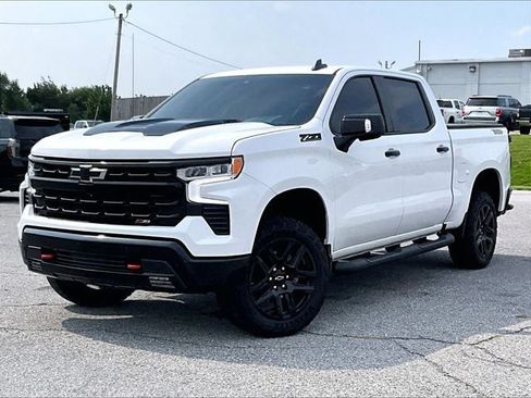 Used 2024 Chevrolet Silverado 1500 LT Trail Boss w/ LT Trail Boss Premium Package AWD/4WD image 2