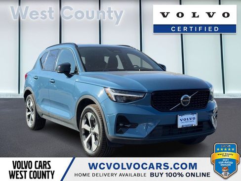 Certified 2025 Volvo XC40 B5 Plus image 1
