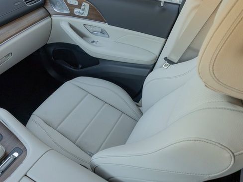 Certified 2025 Mercedes-Benz GLS 450 4MATIC image 28