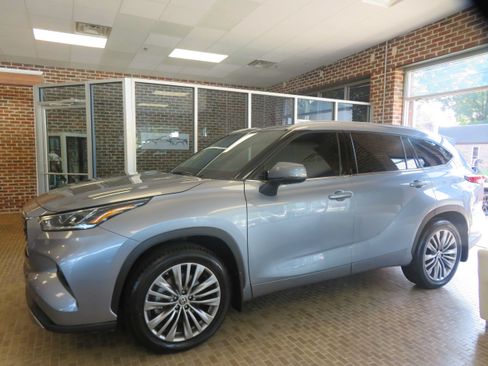 Used 2021 Toyota Highlander Platinum FWD image 90