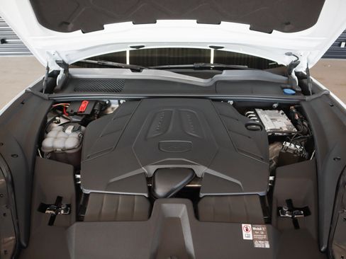 Certified 2025 Porsche Cayenne Coupe image 28