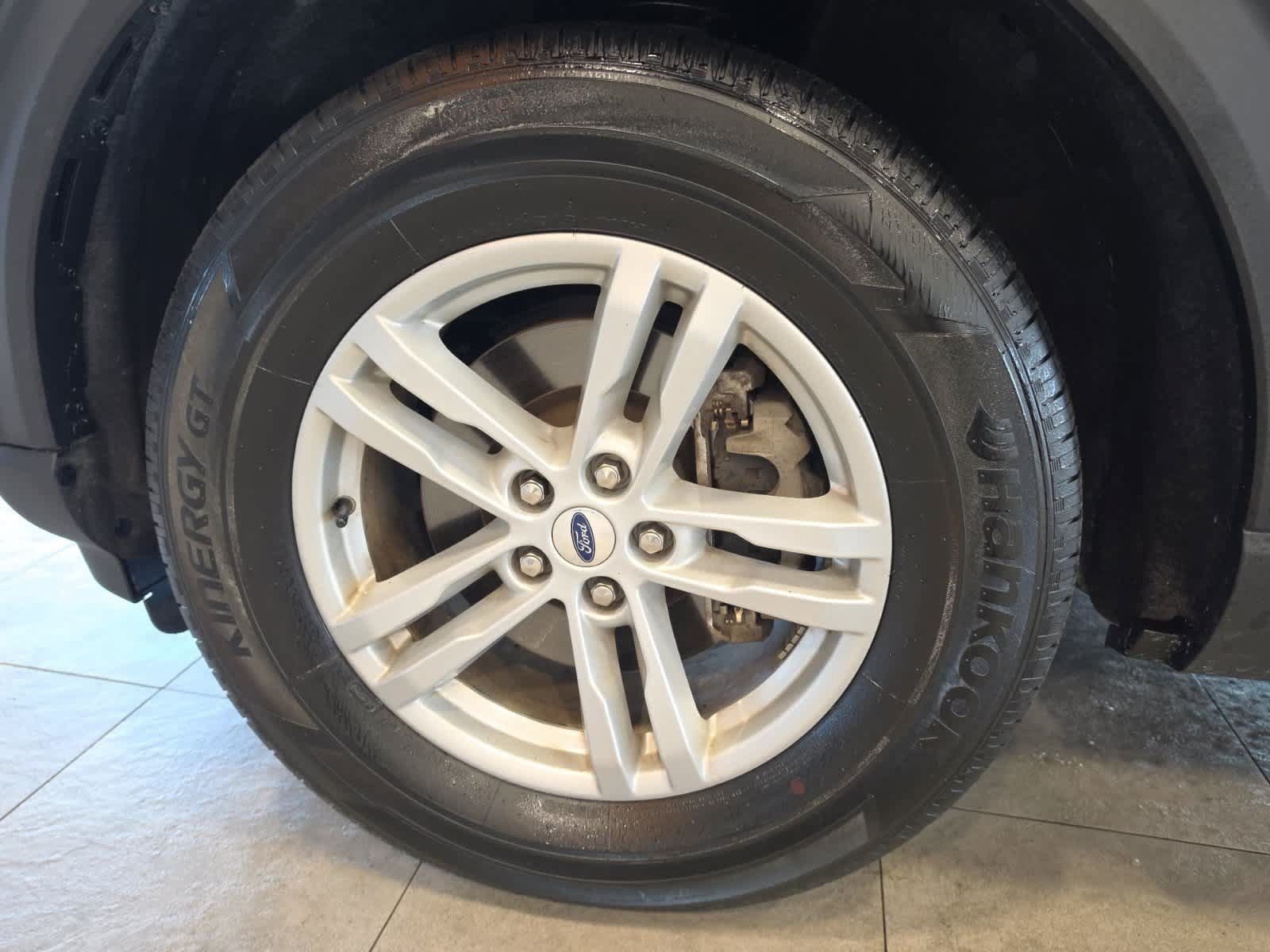 Used 2023 Ford Explorer XLT w/ Equipment Group 202A AWD/4WD image 13