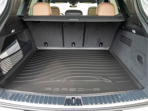 Used 2025 Porsche Cayenne image 25