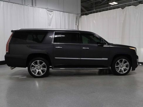 Used 2016 Cadillac Escalade ESV Luxury AWD/4WD image 10