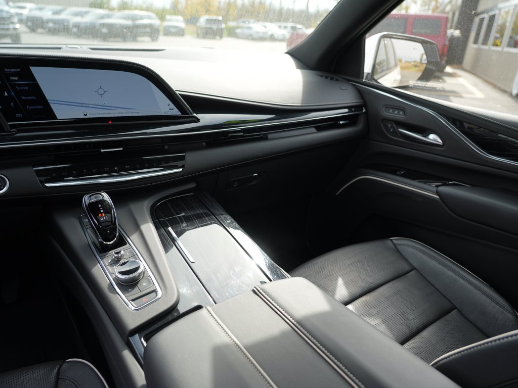 Used 2024 Cadillac Escalade ESV Sport w/ LPO, ONYX Package AWD/4WD image 22