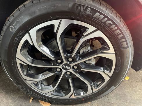 Used 2024 Lincoln Nautilus Reserve image 25