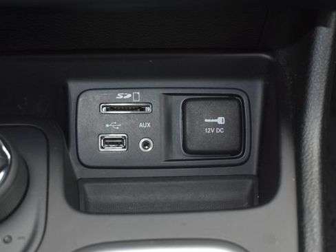 Used 2018 Jeep Cherokee Trailhawk w/ Cold Weather Group AWD/4WD image 32
