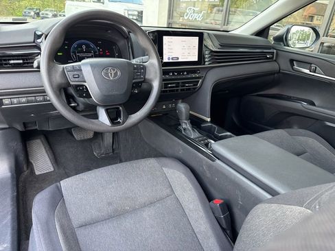 Used 2025 Toyota Camry LE image 20