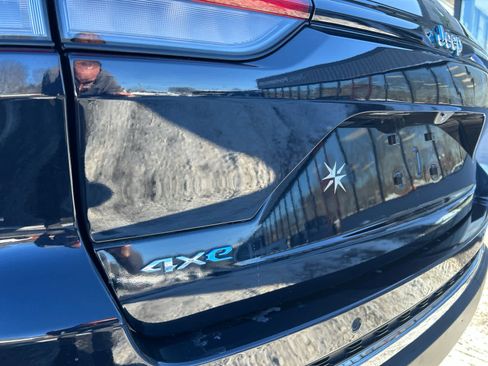 Used 2023 Jeep Grand Cherokee 4WD 4xe w/ Luxury Tech Group II image 68