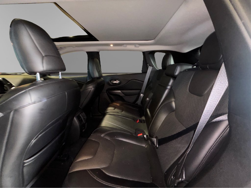 Used 2019 Jeep Cherokee Limited AWD/4WD image 12